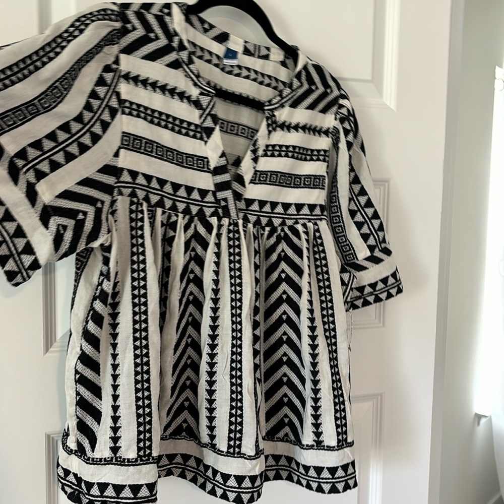 New Old Navy Split-Neck Textured Top, Black & White